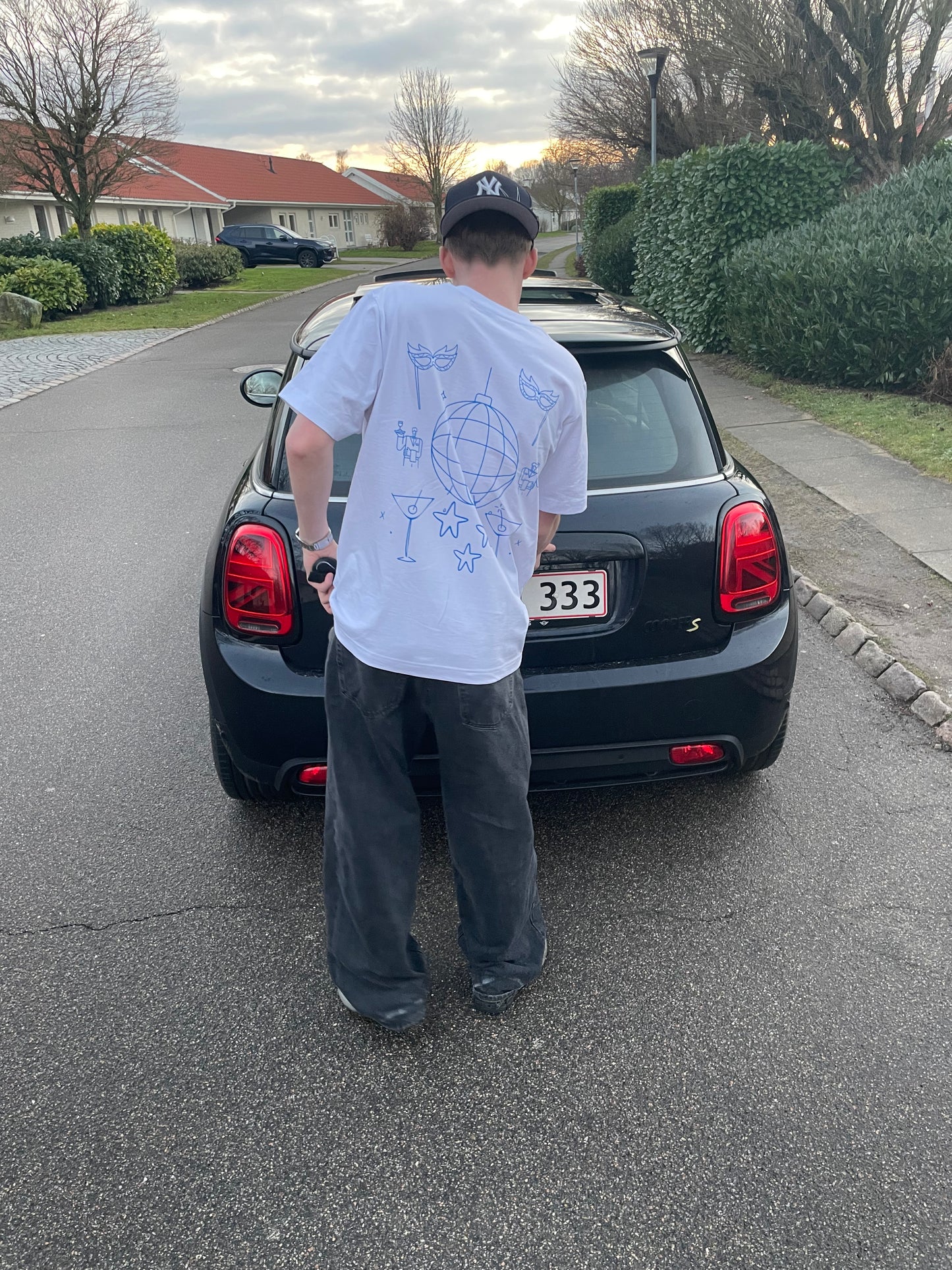 "Party" Tee Hvid